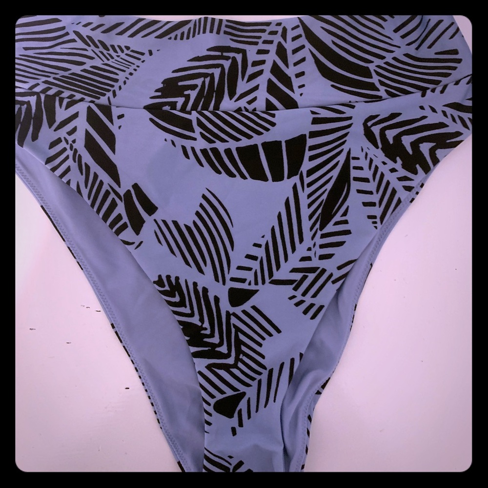 High cut cheeky bikini bottom